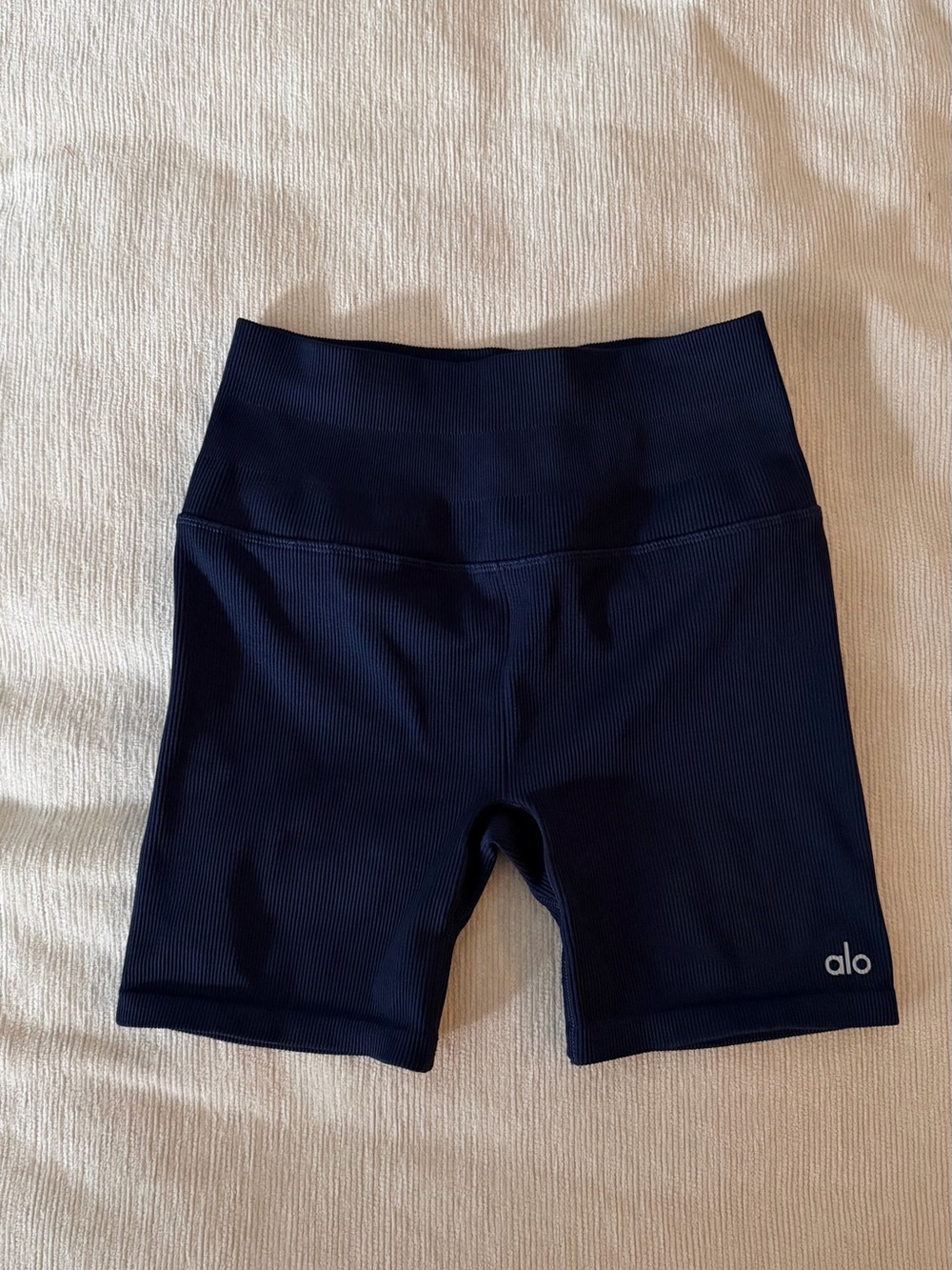ALO Yoga Ribbed High-Rise Navy Bike Shorts 5” Seamless Favorite Blue - Picture 3 of 6